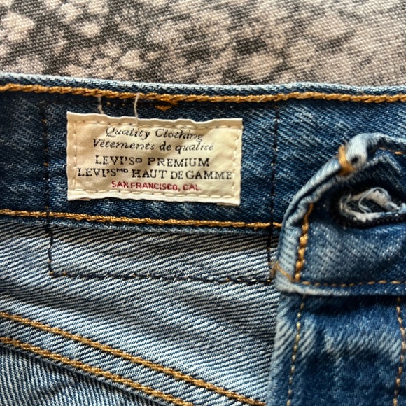 Women’s Levi 501 Shorts - Picture 2 of 4